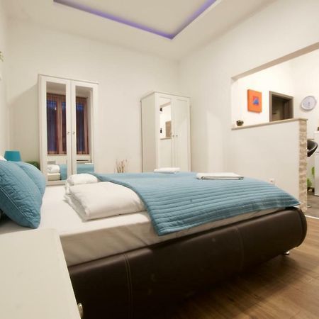 בודפשט Standard Apartment By Hi5 -Baross Square מראה חיצוני תמונה