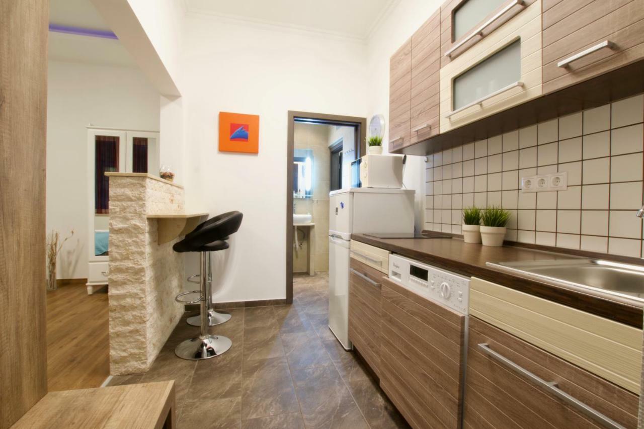 בודפשט Standard Apartment By Hi5 -Baross Square מראה חיצוני תמונה