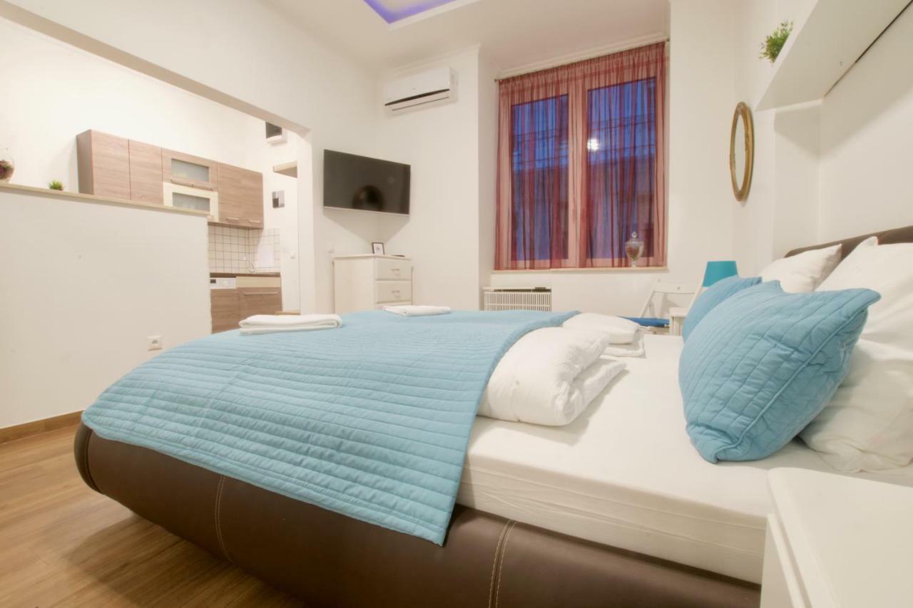 בודפשט Standard Apartment By Hi5 -Baross Square מראה חיצוני תמונה