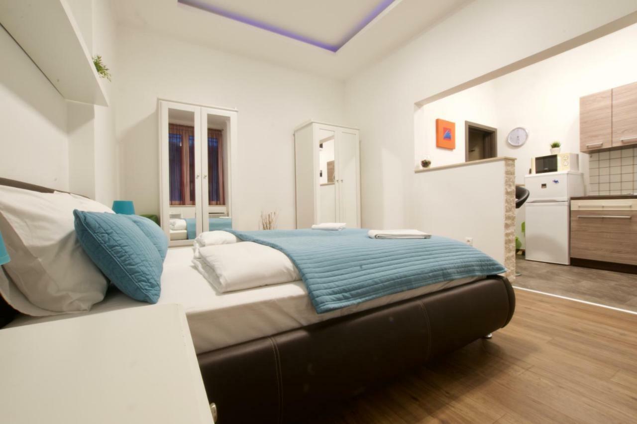 בודפשט Standard Apartment By Hi5 -Baross Square מראה חיצוני תמונה